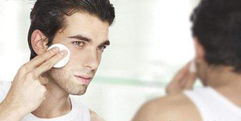 20多岁男士化妆品消费“两极化”